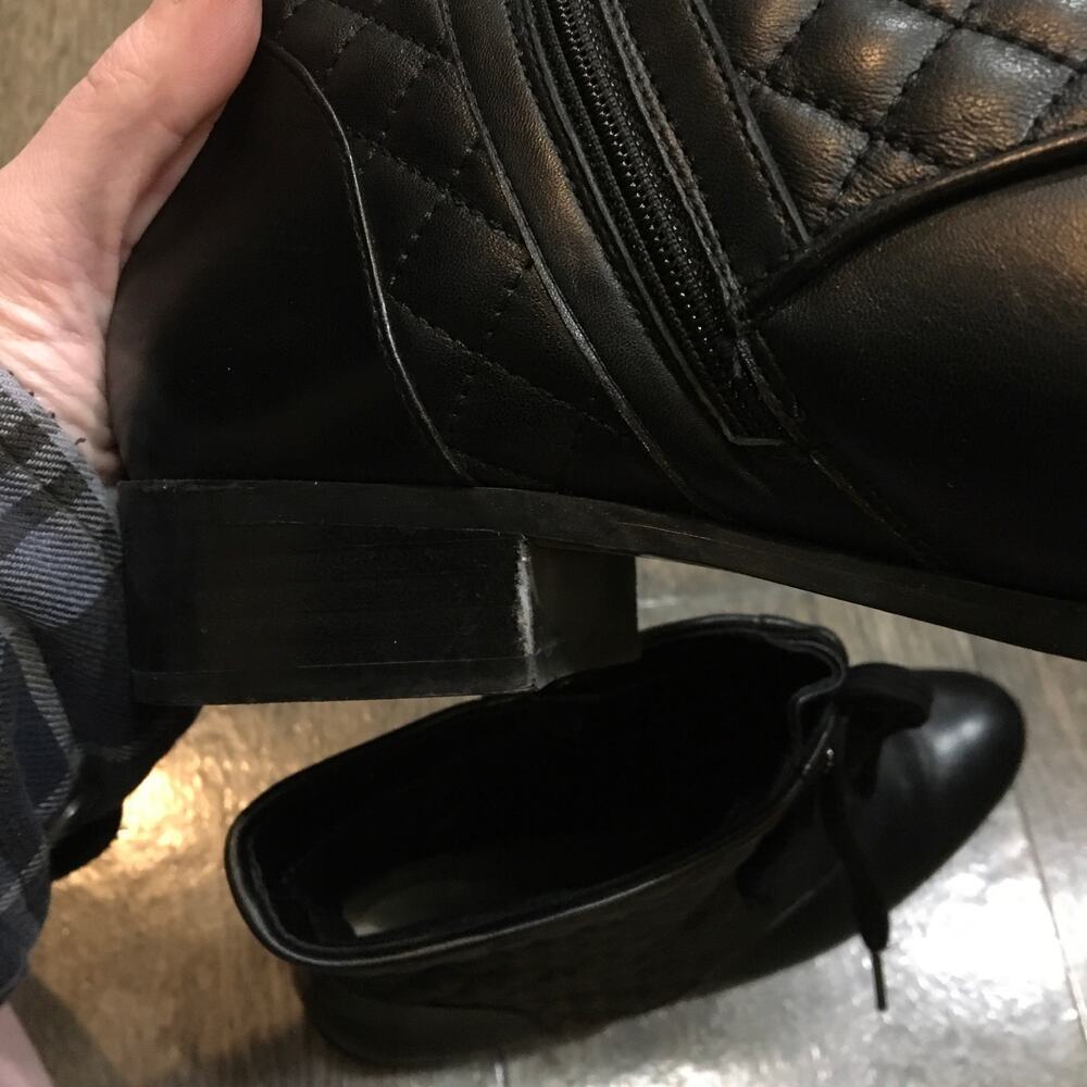 Neiman Marcus Women’s Size 9 Quilted Lace Up Black Boots - Picture 10 of 13